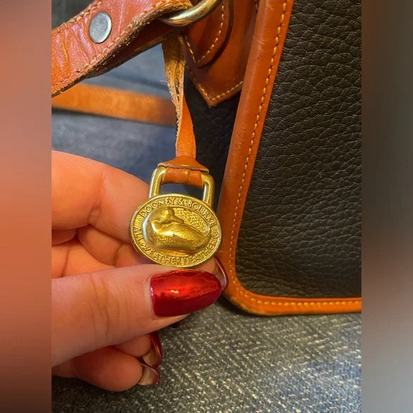 Vintage Dooney & Bourke All Weather Leather Carrier Bag Medium Sized - Picture 7 of 17